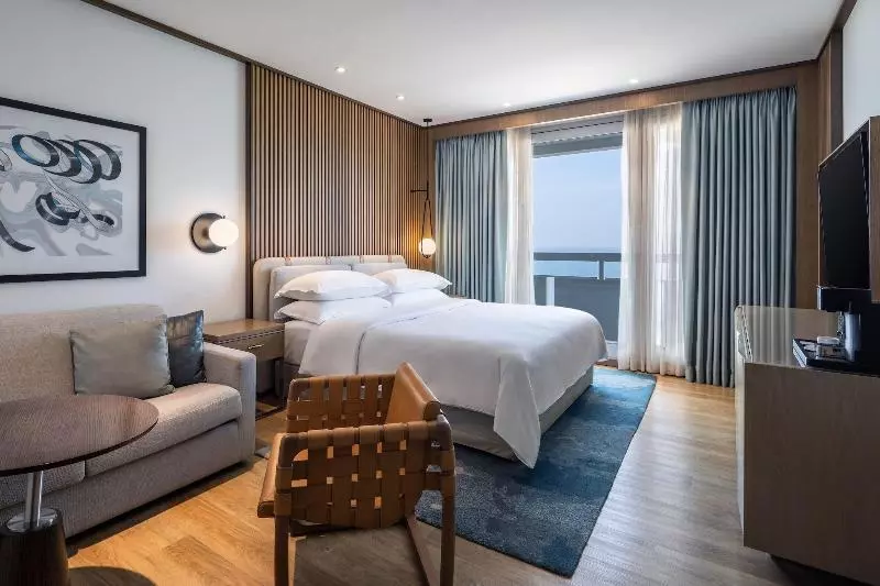 اتاق سوپریور, Delmond