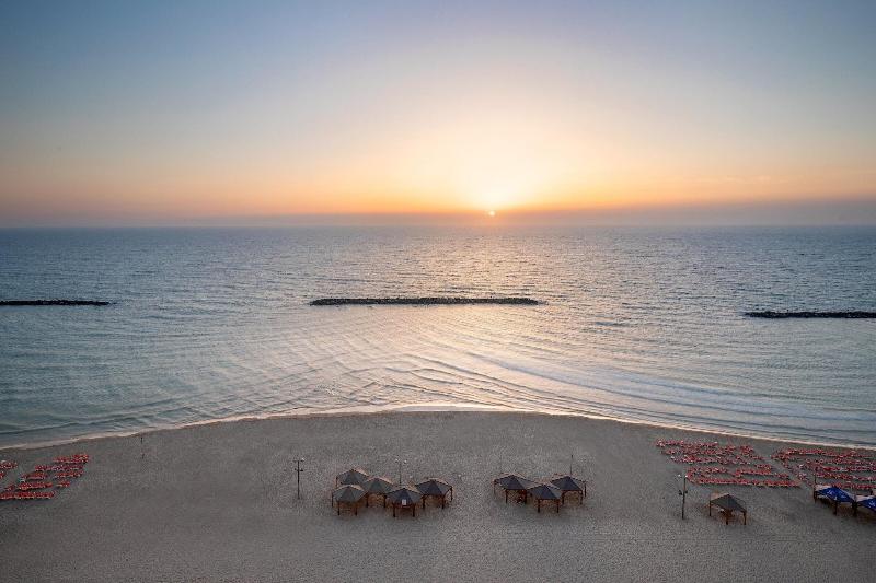 غرفة سوبيريور, Delmond