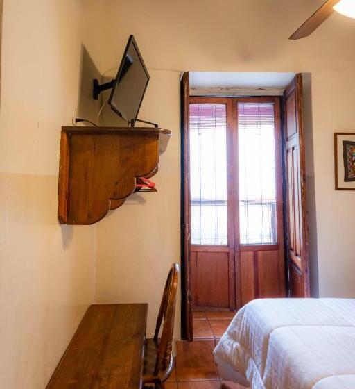 غرفة قياسية, El Carmen, Morelia