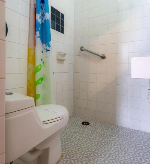 غرفة قياسية, El Carmen, Morelia