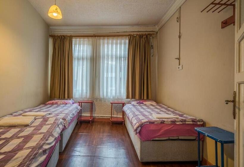تختخواب در اتاق مشترک, Erenler Hotel & Hostel