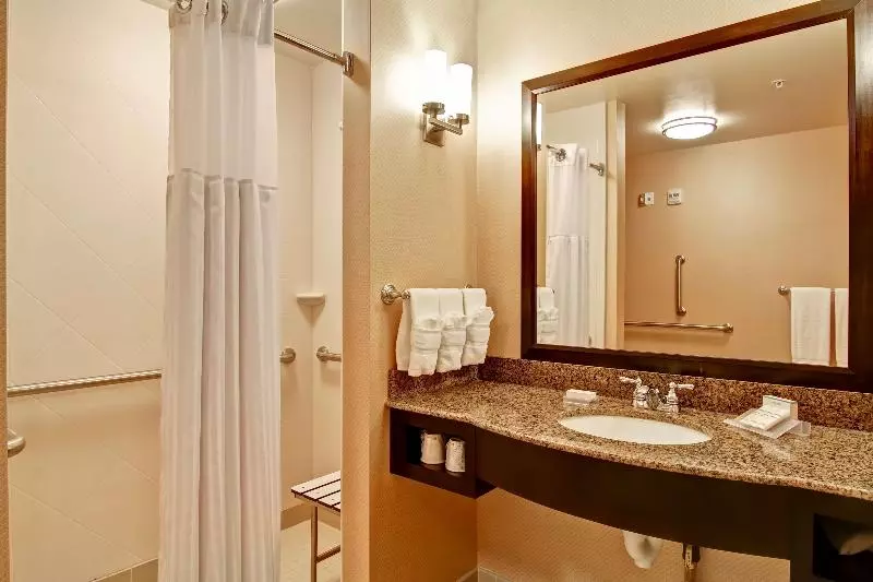 キングサイズベッドのスイートルーム, Hilton Garden Inn Woodbridge