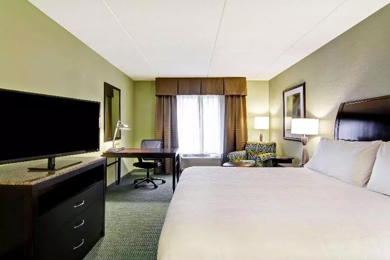 キングサイズベッドのスタンダードルーム, Hilton Garden Inn Woodbridge