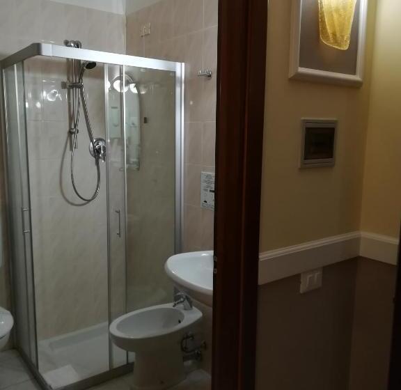 اتاق استاندارد سه نفره, Marco Polo Self Check In