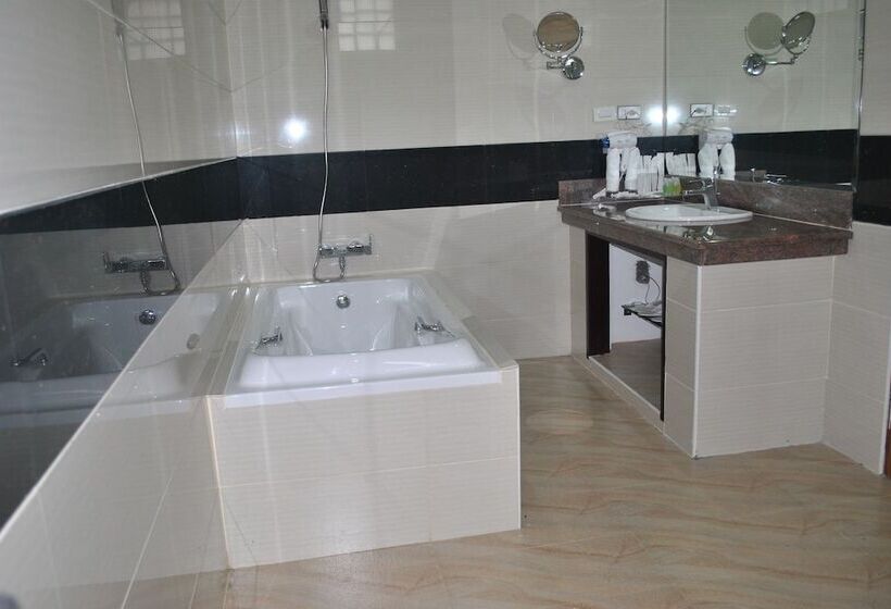 سوییت لوکس, Myanmar Life