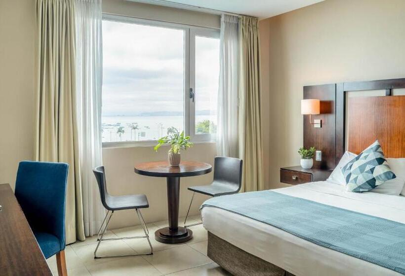 اتاق لوکس با چشم‌انداز دریا, Perla Spondylus