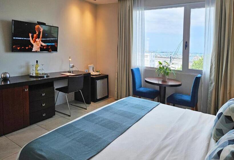 اتاق لوکس با چشم‌انداز دریا, Perla Spondylus