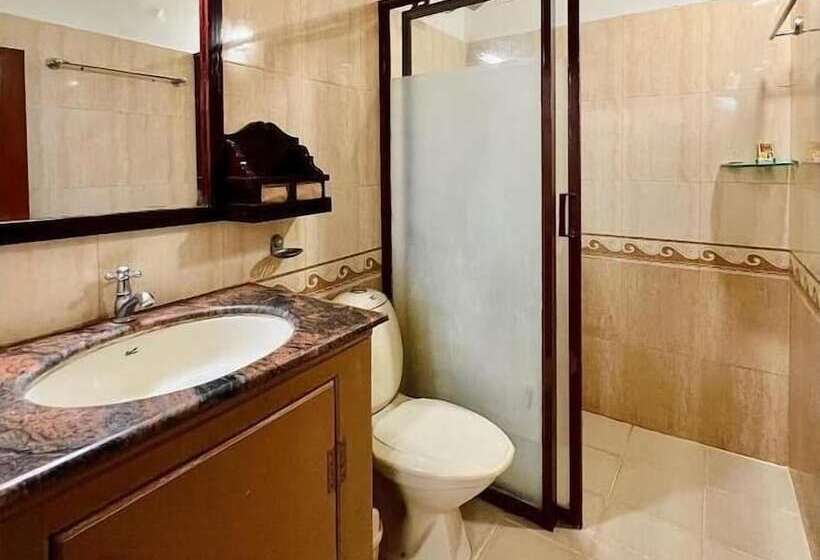 Habitación Deluxe, Reds Residency Homestay