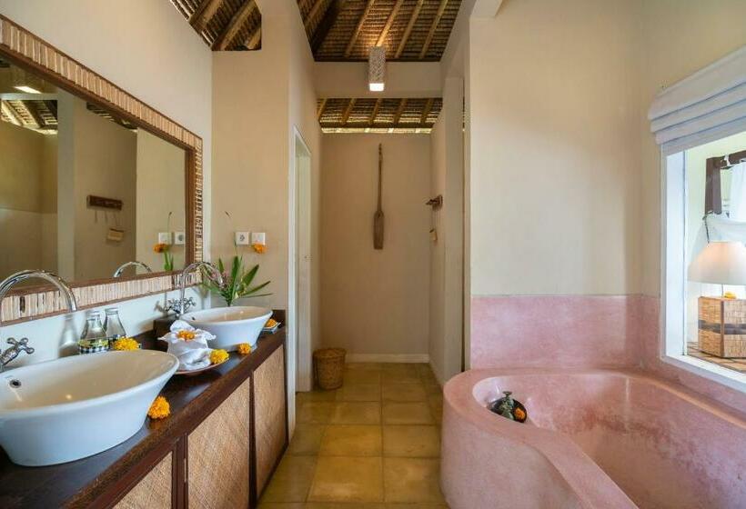 חדר דלוקס עם מרפסת, Surya Shanti Villa Sidemen