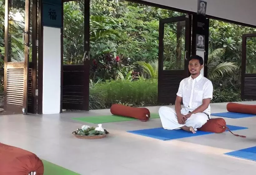 Perhehuone, Surya Shanti Villa Sidemen