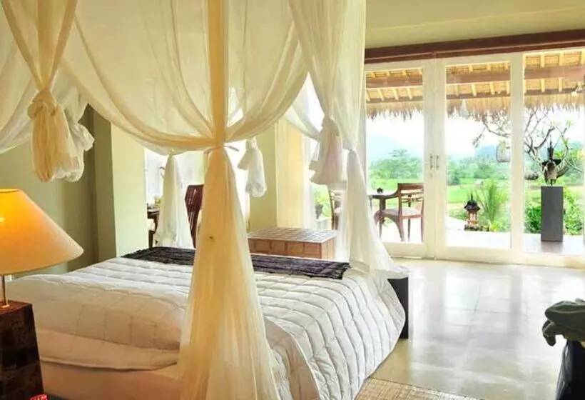 Perhehuone, Surya Shanti Villa Sidemen