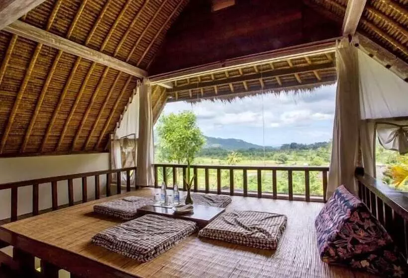 Perhehuone, Surya Shanti Villa Sidemen