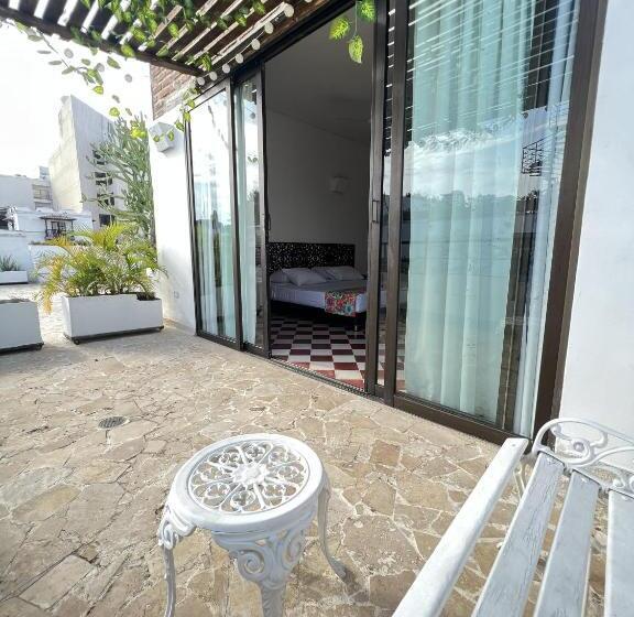 스위트 킹사이즈 침대, The Orange House Santa Marta