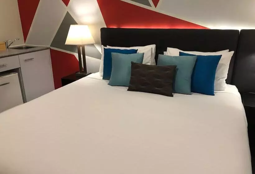 スタンダードシティビュールーム, Silver Fern Lodge