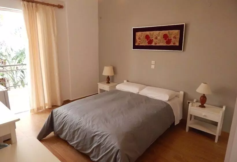 اتاق خانوادگی, Casa Kasteli
