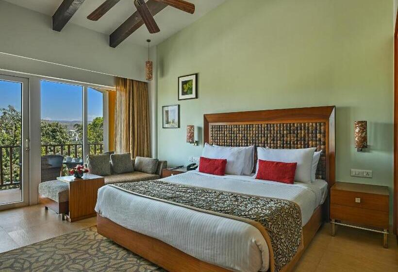 带大床的经典房间, Fariyas Resort, Lonavala