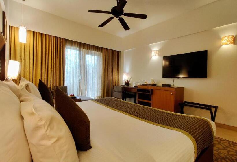 带大床的经典房间, Fariyas Resort, Lonavala