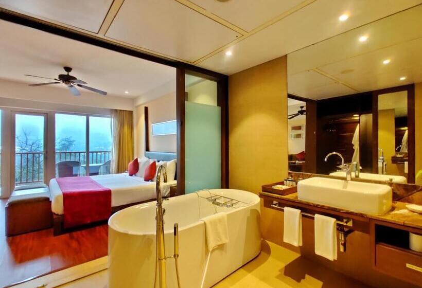 经典套房, Fariyas Resort, Lonavala