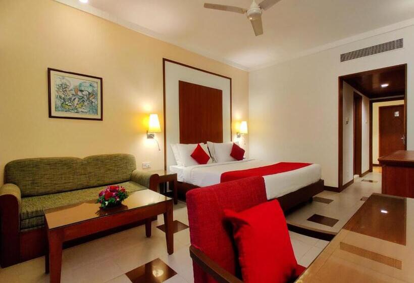 带大床的豪华间, Fariyas Resort, Lonavala