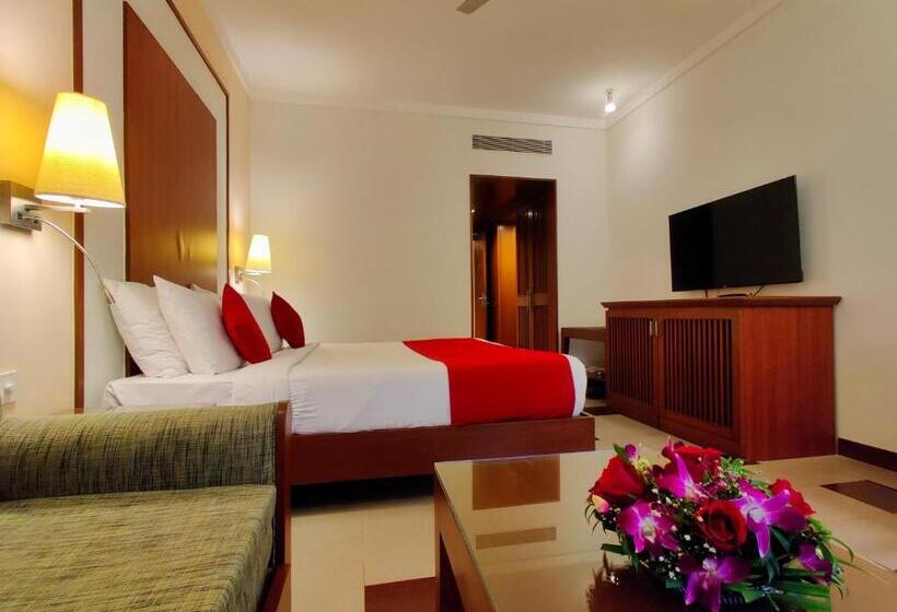 带大床的豪华间, Fariyas Resort, Lonavala