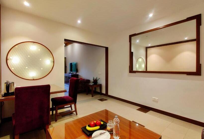 小型套房, Fariyas Resort, Lonavala