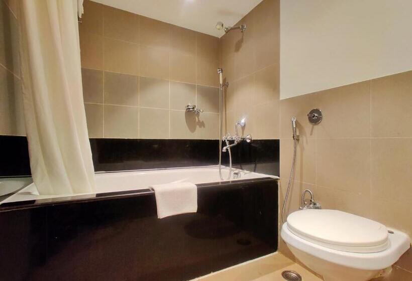 小型套房, Fariyas Resort, Lonavala