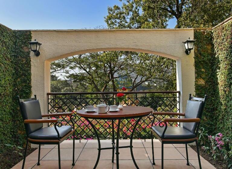 小型套房, Fariyas Resort, Lonavala