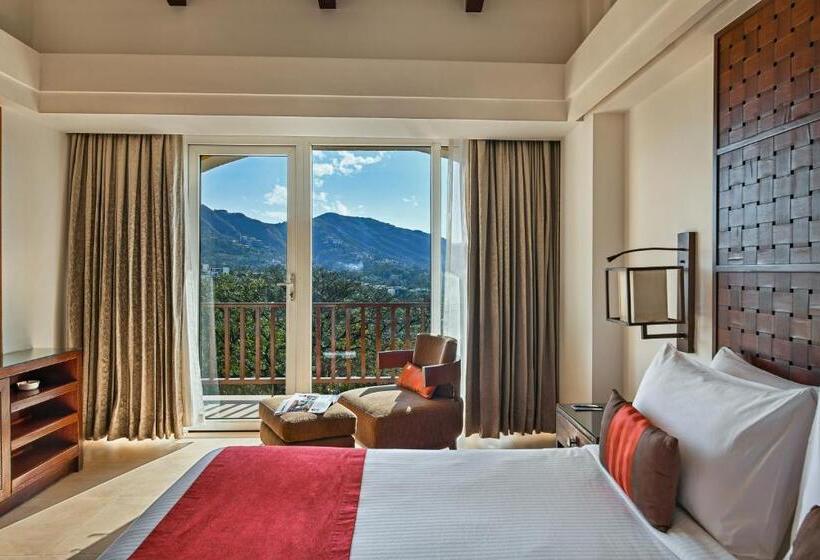 经典套房, Fariyas Resort, Lonavala