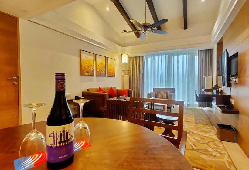 Люкс Классика, Fariyas Resort, Lonavala