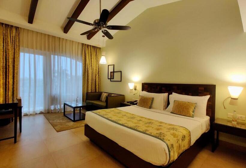 带大床的经典房间, Fariyas Resort, Lonavala