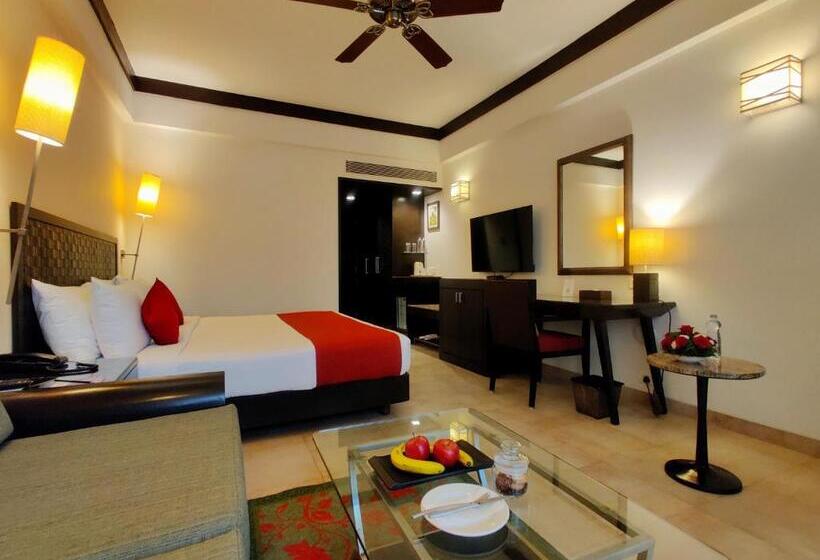 带大床的经典房间, Fariyas Resort, Lonavala