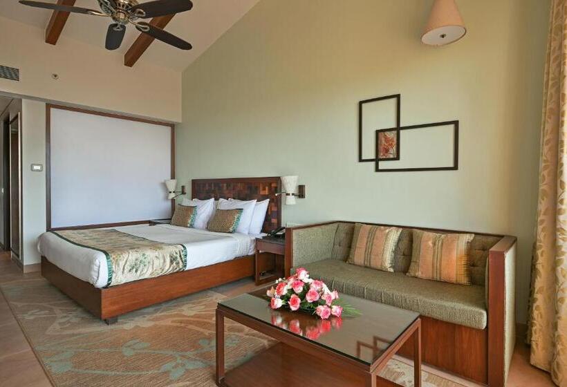 带大床的经典房间, Fariyas Resort, Lonavala