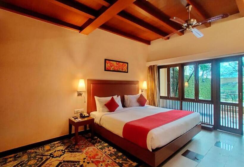 小型套房, Fariyas Resort, Lonavala