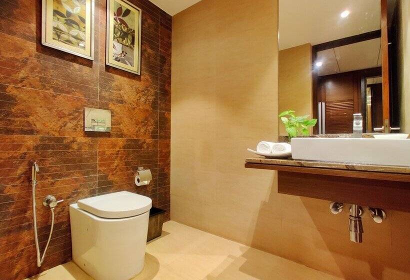 带大床的经典房间, Fariyas Resort, Lonavala