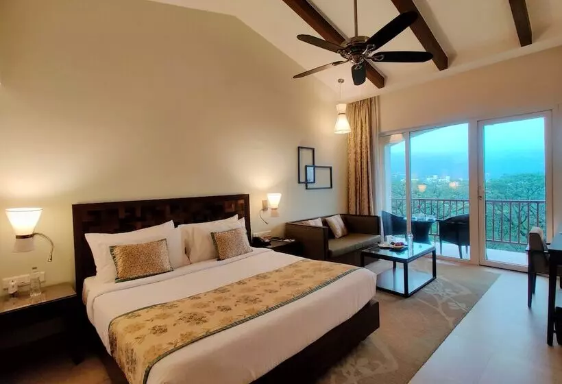 Classic-huone King-vuode, Fariyas Resort, Lonavala