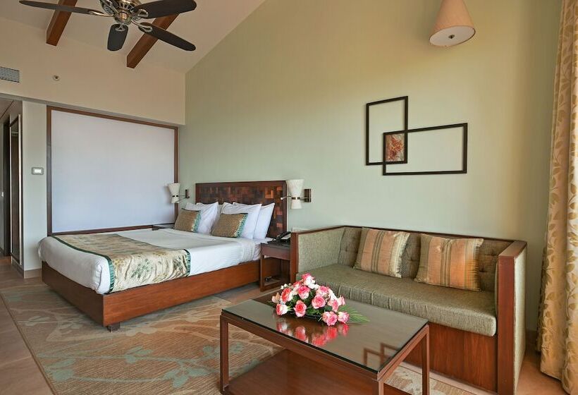 带大床的经典房间, Fariyas Resort, Lonavala