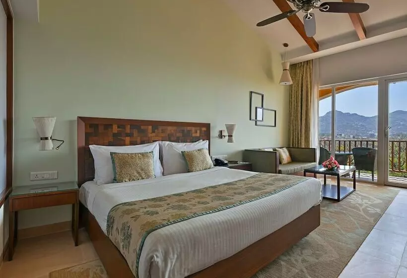 Classic-huone King-vuode, Fariyas Resort, Lonavala