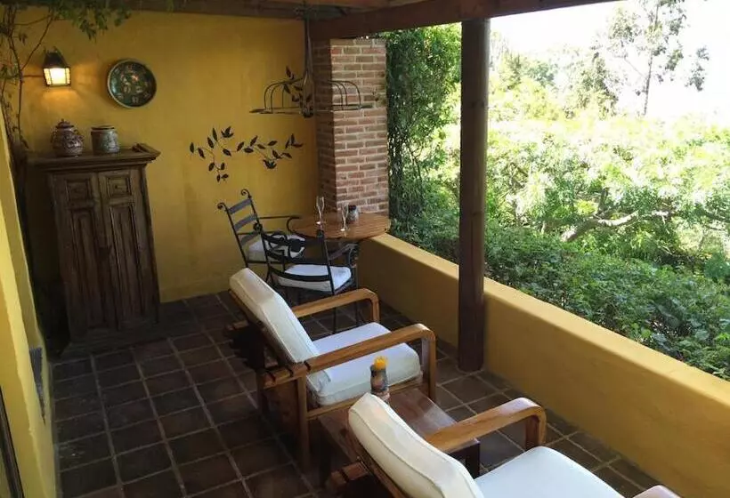 اتاق لوکس با بالکن, Casa Palopo