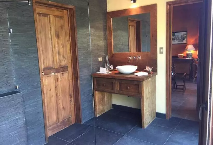 اتاق لوکس با بالکن, Casa Palopo