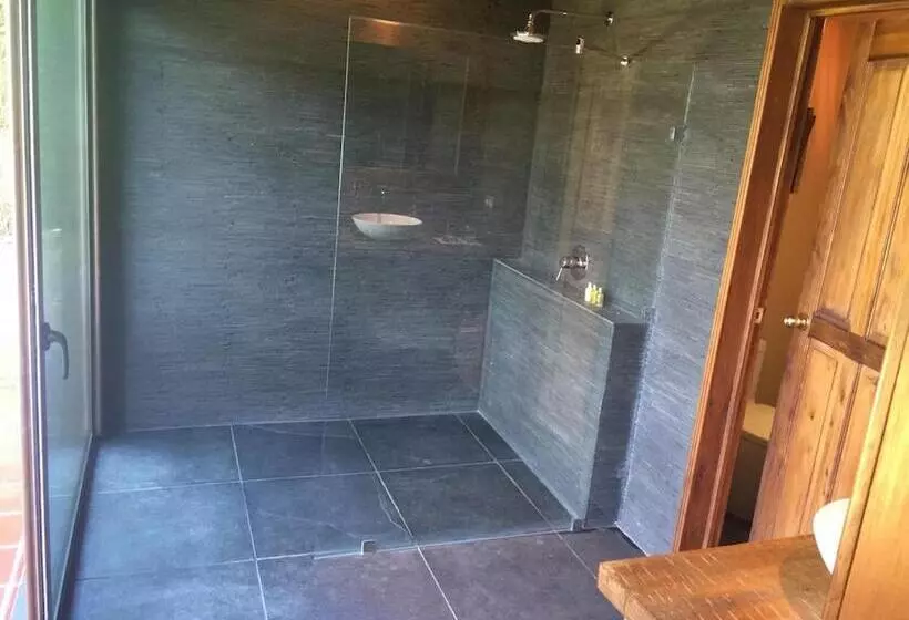اتاق لوکس با بالکن, Casa Palopo