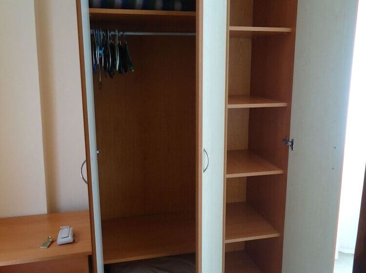 스탠다드 룸, Ekin