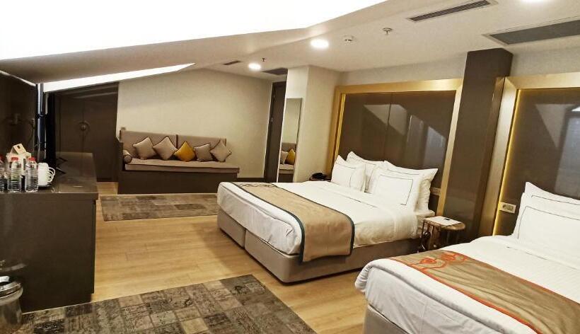 バルコニー付スタンダード４ベッドルーム, Peyk Hotel Oldcity
