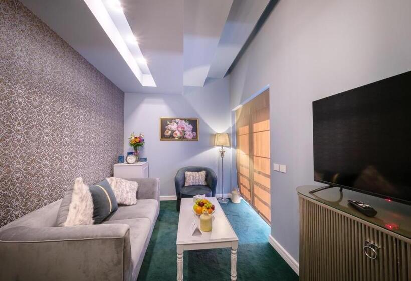 스위트, Phoenicia Comfort