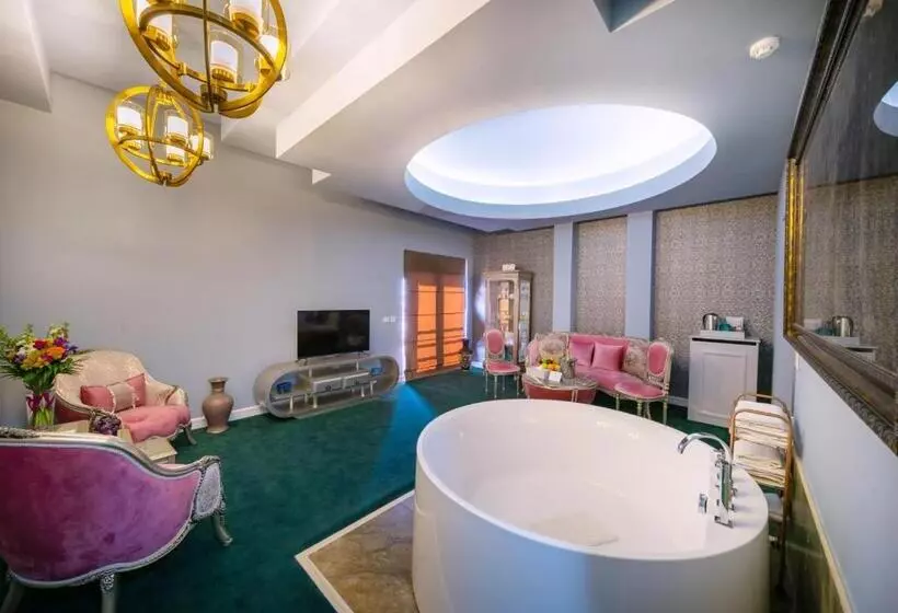 סוויטה דלוקס, Phoenicia Comfort