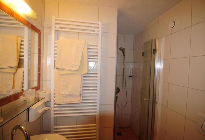 四人标准间, Tannenhof