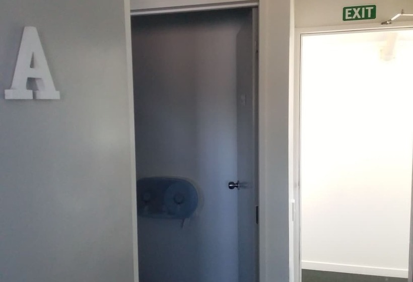 Номер Стандарт Совместная Ванная, Microtel Lodge Hamilton Hostel