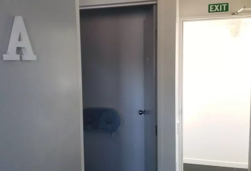 اتاق استاندارد با سرویس بهداشتی مشترک, Microtel Lodge Hamilton Hostel