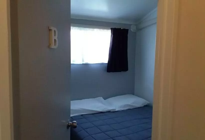 اتاق استاندارد با سرویس بهداشتی مشترک, Microtel Lodge Hamilton Hostel