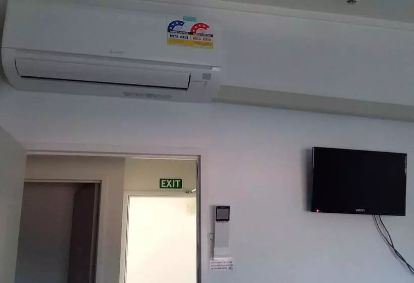 اتاق استاندارد با سرویس بهداشتی مشترک, Microtel Lodge Hamilton Hostel