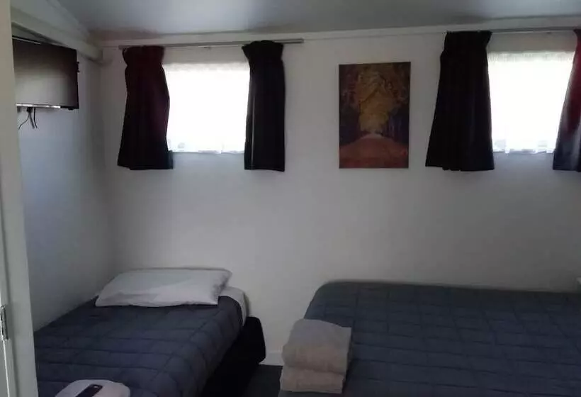اتاق استاندارد سه نفره, Microtel Lodge Hamilton Hostel